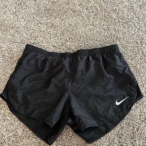 NIKE DRI-FIT BLACK SHORTS // Size M